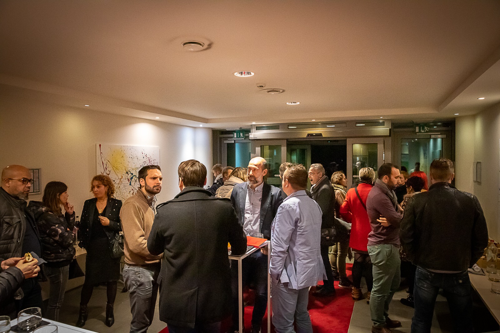 Les dirigeants se rencontrent après la conférence