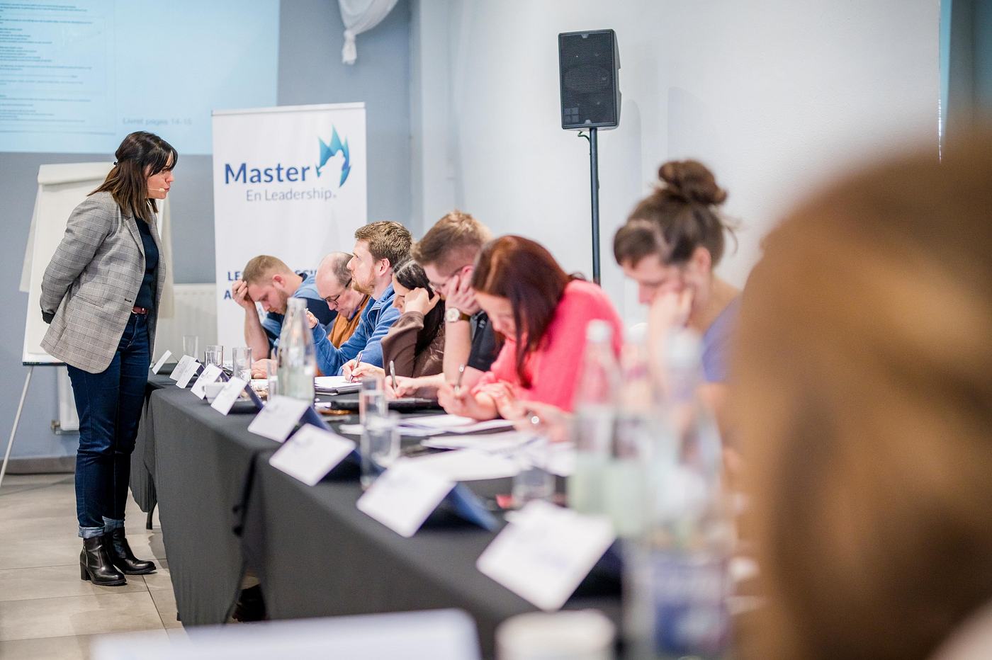 Travail en groupe pendant le Master en Leadership